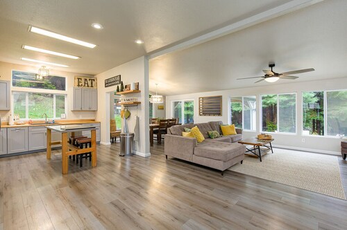 🌲 Ultimate Group Getaway! Bigfoots Hideaway in the Heart of the Redwoods!🌲