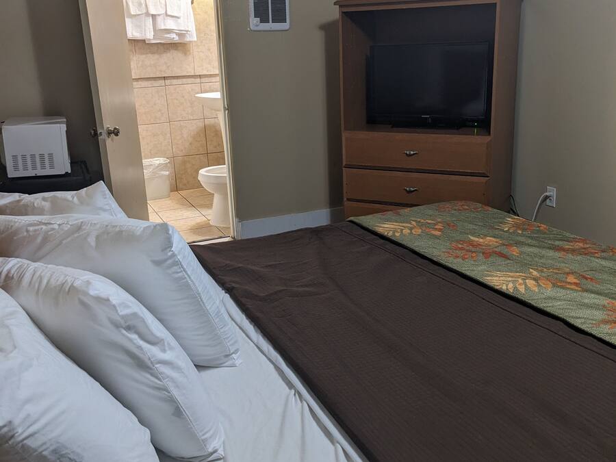 Deluxe Single Room | Bed sheets