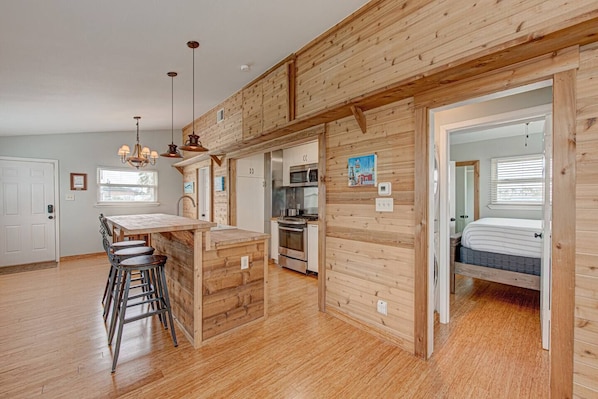 Classic Cottage | Individually decorated, free WiFi - Angler's Court (Port Aransas)