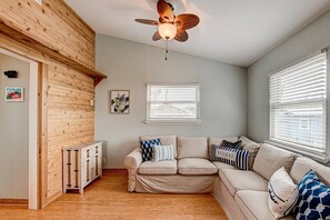 Classic Cottage | Individually decorated, free WiFi - Angler's Court (Port Aransas)