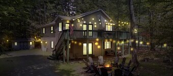 Family Hideaway: Sauna-Hot tub-King bed-Game room-Fire pit-Pet/Kid friendly