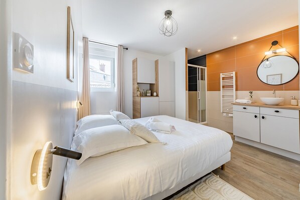 2 bedrooms, iron/ironing board, WiFi, bed sheets - L'hermès, Douillet et Chaleureux, Venez Vous Détendre (Segré-en-Anjou Bleu)