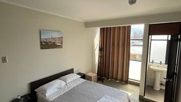 Executive Room | Egyptian cotton sheets, premium bedding, down comforters