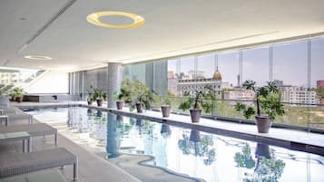 Departamento, 2 habitaciones, Terraza, vista a la ciudad | Alberca | Alberca techada y alberca climatizada