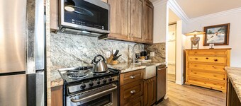 Charming Studio w/Kitchen #115 at Donner Lake Village