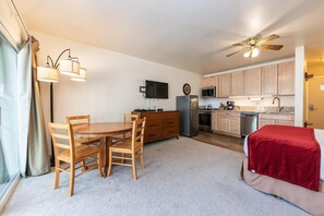1 chambre, fer et planche à repasser, Wi-Fi gratuit, draps fournis