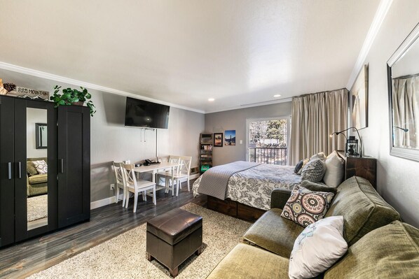 Bügeleisen/Bügelbrett, kostenloses WLAN, Bettwäsche