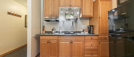 Fridge, microwave, stovetop, coffee/tea maker
