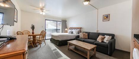 1 bedroom, iron/ironing board, WiFi (free), bed sheets