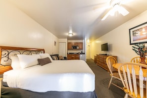 1 chambre, fer et planche Ă repasser, Wi-Fi gratuit, draps fournis