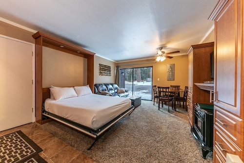 Cozy Deluxe Studio #131 at Donner Lake Village