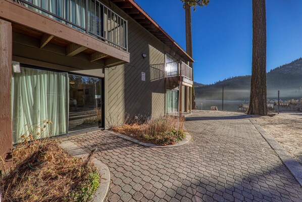 A building with a wooden facade, large windows, and a balcony. - Cozy 360 sqft studio in Donner Lake Village, perfect for a tranquil getaway. (Truckee)