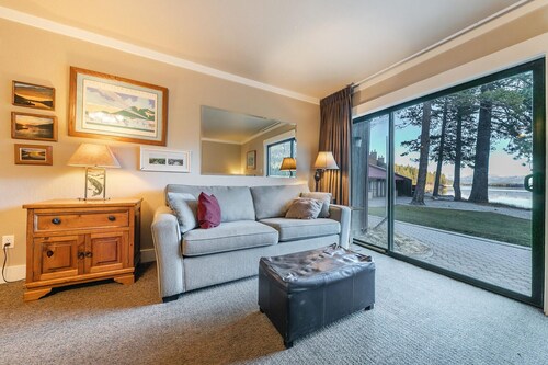 Quaint Studio w/Lake View #146 at Donner Lake Village