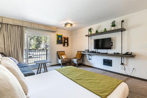 Modern Studio Deluxe #231 at Donner Lake Village
