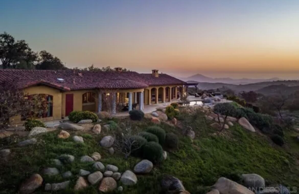 Hacienda style Villa with an incredible view - 25 minutes to Julian 