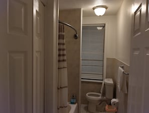 Hair dryer, towels, soap, toilet paper - Comfy 2beds-1bedroom at center city (Philadelphia)