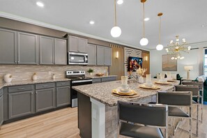 Fridge, microwave, oven, stovetop - Windsor Island Resort 10 Bedroom Themed Home Private Pool+Spa (Davenport)