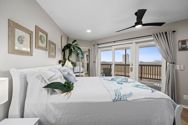 2 bedrooms, iron/ironing board, free WiFi, bed sheets - La Mirage Condo 221 Beachfront Resort Condominiums with Private Boardwalk (Port Aransas)