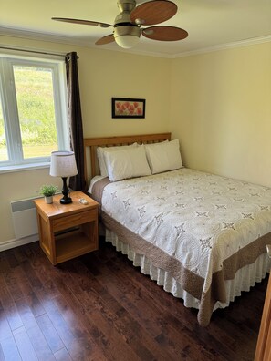 2 slaapkamers, een strijkplank/strijkijzer, wifi, beddengoed