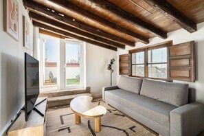 TV - atico en lavapies de alquiler temporal (Madrid)