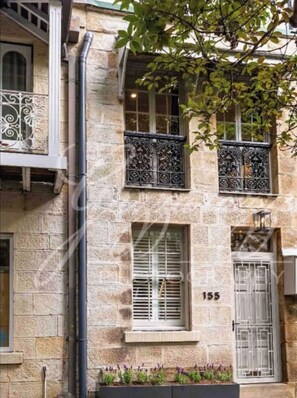 Exterior detail - A Touch of Soho: Luxurious Historic Residence (Darlinghurst)