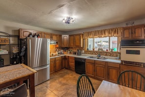 Refrigerador, microondas, horno, placa de cocina