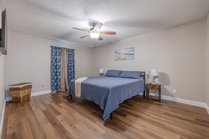 3 Schlafzimmer, Schreibtisch, Bügeleisen/Bügelbrett, WLAN