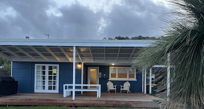 Recently renovated Beach house Close walk to shops, pubs and beach.