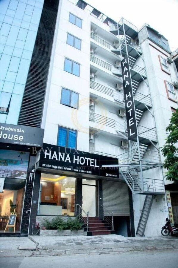 Front of property - Hana Hotel by Bay Luxury (Hanoi)