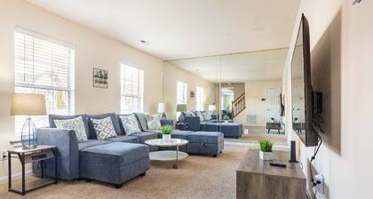 Pet-friendly spacious home with parking! Large deck & close to major attractions