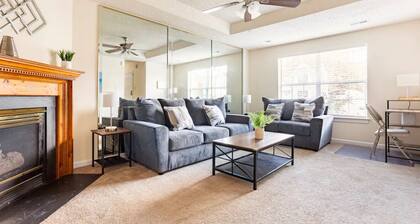 Pet-friendly spacious home with parking! Large deck & close to major attractions