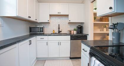 Renovated condo located in the center of Nashville near downtown in West End.