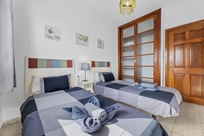 3 bedrooms, iron/ironing board, free WiFi, bed sheets