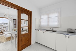 Fridge, microwave, oven, coffee/tea maker