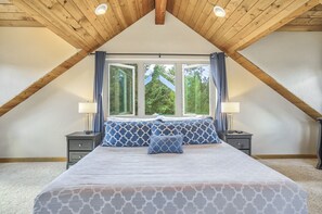 5 bedrooms, iron/ironing board, free WiFi - Rustic Luxury (Woodland Park)