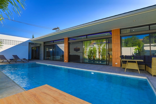 Pool - Sweet Luxury 4-bedroom Pool Villa (Tambon Rawai)