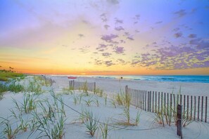 Una spiaggia nelle vicinanze
