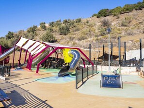 Children’s area - Penthouse with sea views, pool and parking (Torre De Benagalbon)