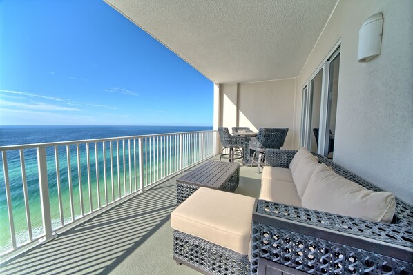 Property grounds - Beautiful Beach Front Condo near Pier Park (Panama City Beach)