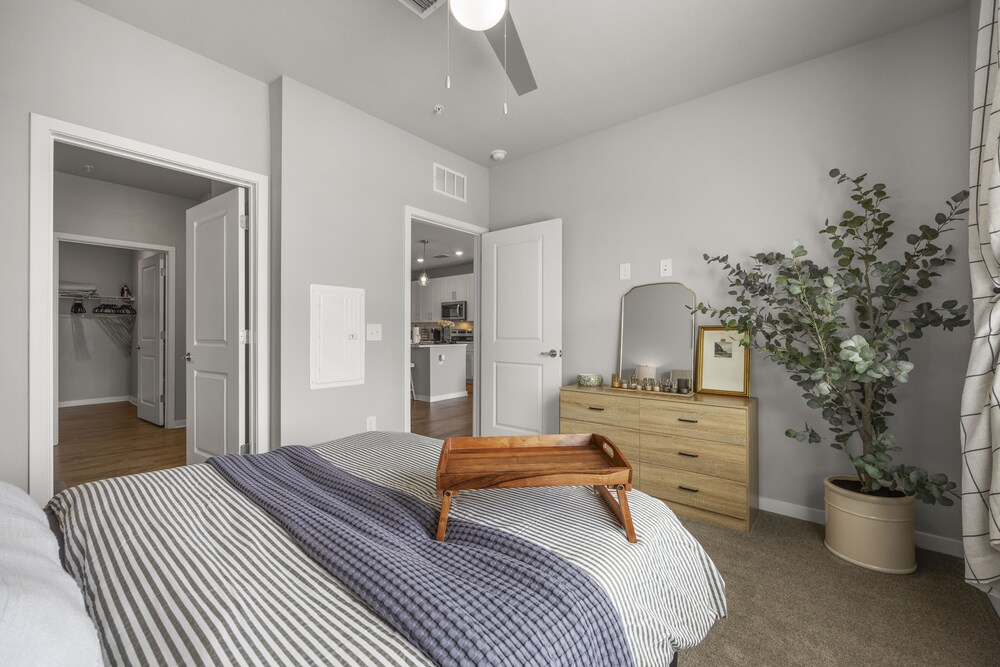 LUXURY HOME FOR TRAVELING MAYO PATIENTS/EXECUTIVE BUSINESS & FL LIVING