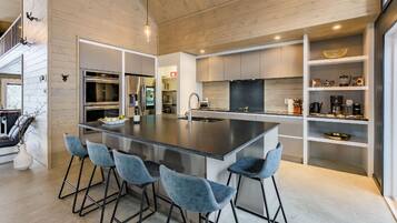 雪櫃、微波爐、焗爐、爐具