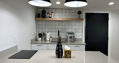 Spacious Guest House with Queen Bed, Fully Stocked Kitchen, Washer &Dryer, & BBQ