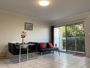 Interior - Quiet, 3km from Brisbane CBD, large 2-bedroom apartment (Kelvin Grove)