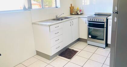 Quiet, 3km from Brisbane CBD, large 2-bedroom apartment