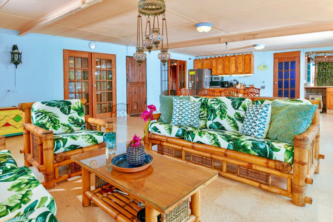 Fernseher, Stereoanlage, Arbeitsbereiche, Computerbildschirme