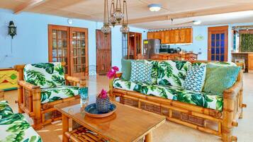 Fernseher, Stereoanlage, Arbeitsbereiche, Computerbildschirme