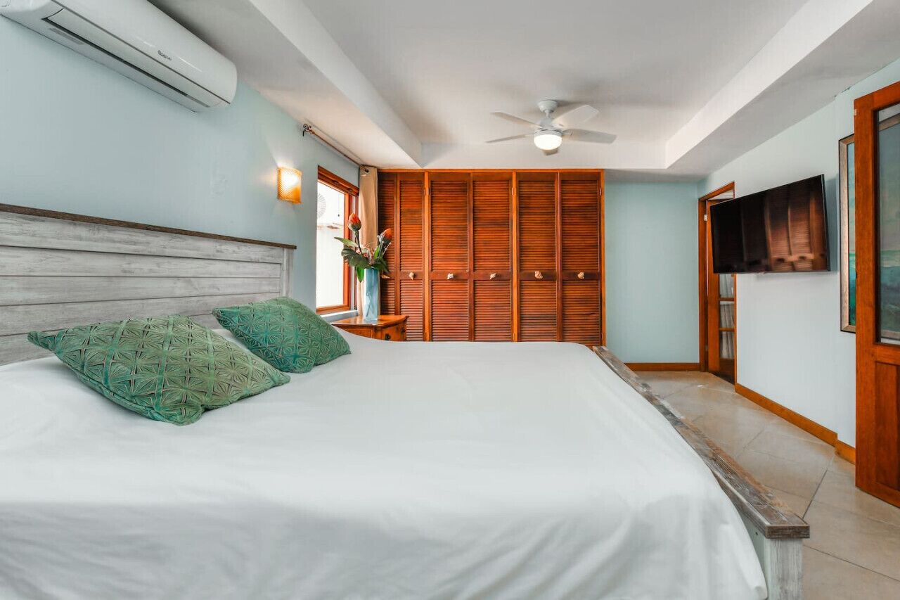 1 bedroom, desk, iron/ironing board, WiFi