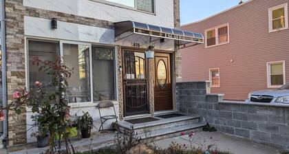Small Studio with all amenities. 5 minutes to fastfood and 24 hours grocery