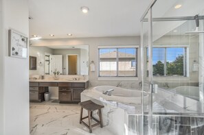 Combined shower/tub, towels, soap, shampoo - Space Command (Colorado Springs)