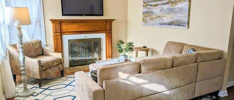 Smart TV, fireplace